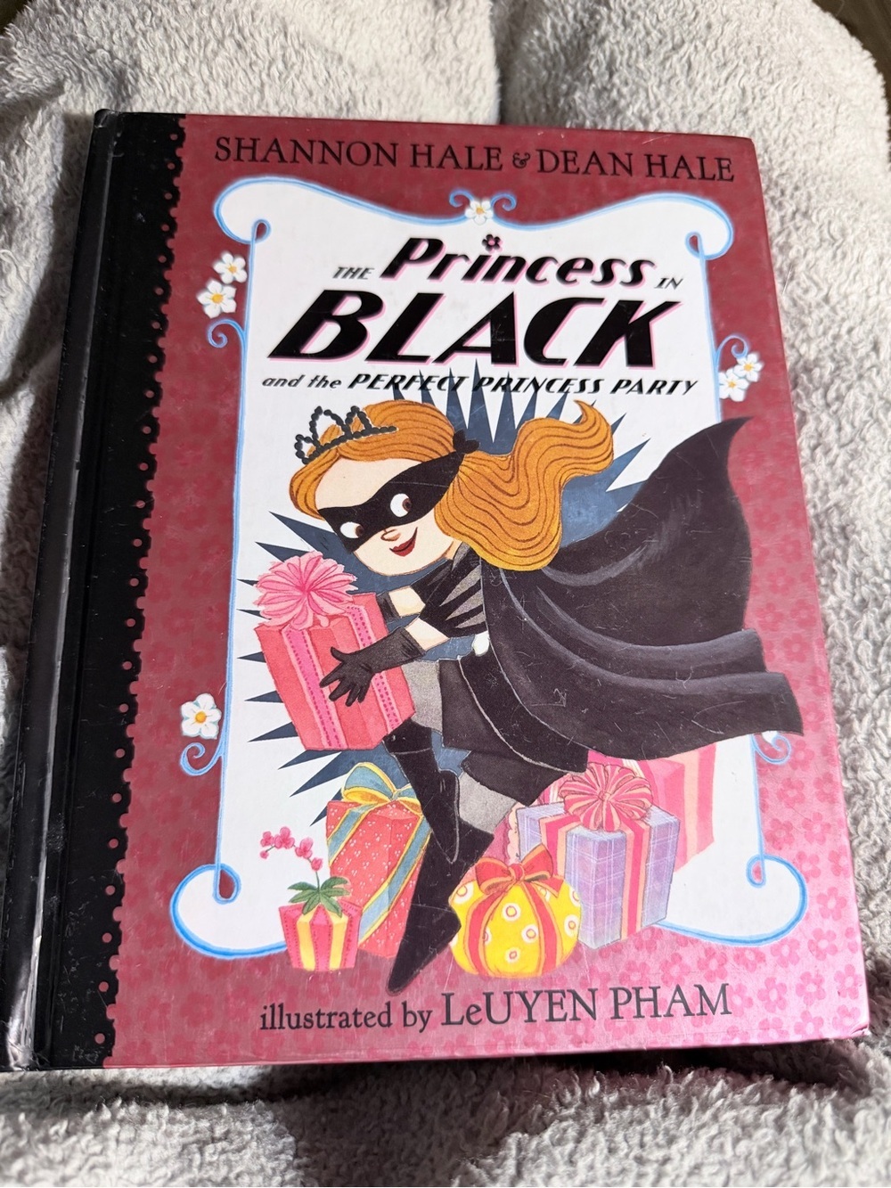 Scholastic The Princess in Black Back Cover - Pink, Black, White